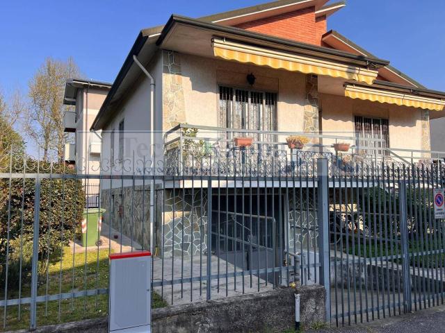 Villa Indipendente in vendita a Cernusco Sul Naviglio, Lombardia