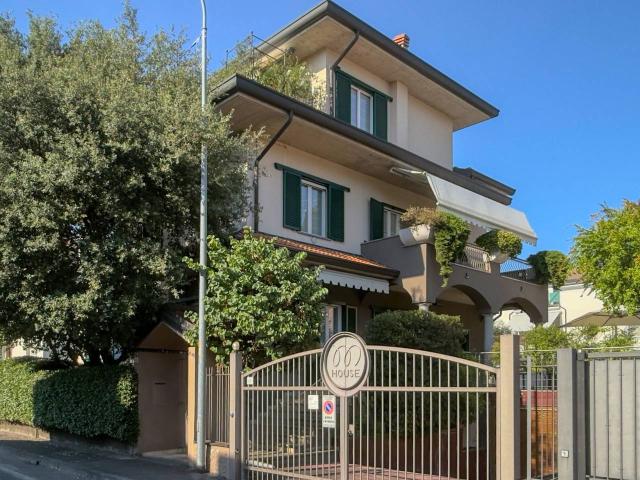 Villa Indipendente in vendita a Cernusco Sul Naviglio, Lombardia