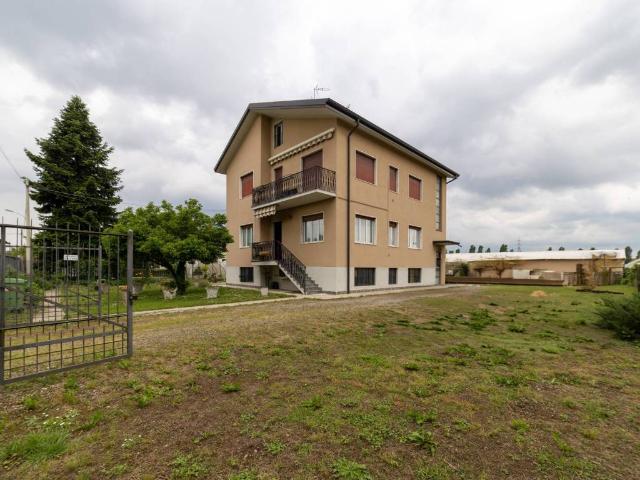 Villa Indipendente in vendita a Cernusco Sul Naviglio, Cascina San Maurizio