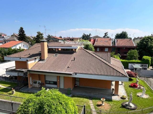 Villa Indipendente in vendita a Cernusco Sul Naviglio, Lombardia
