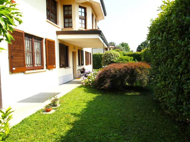 Villa Indipendente in vendita a Cernusco Sul Naviglio, Ronco