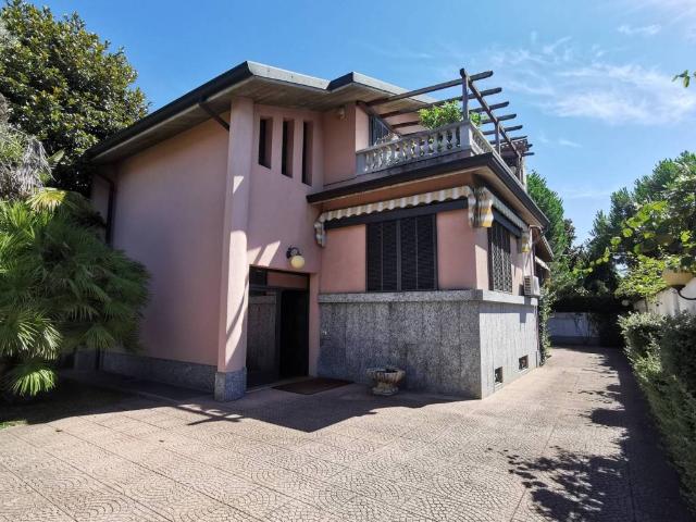 Villa Indipendente in vendita a Cernusco Sul Naviglio