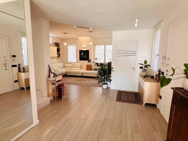Villa Indipendente in vendita a Cernusco Sul Naviglio, Lombardia
