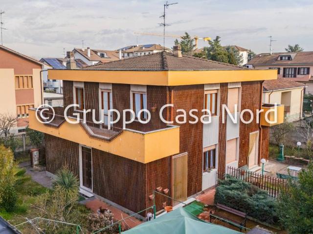 Villa Indipendente in vendita a Cernusco Sul Naviglio, Lombardia
