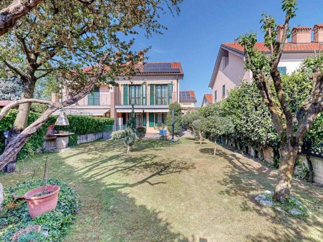 Villa Indipendente in vendita a Cernusco Sul Naviglio, Lombardia