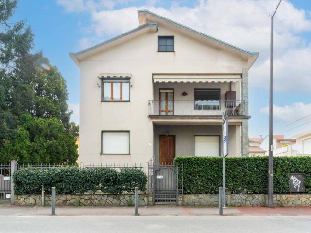 Villa Indipendente in vendita a Cernusco Sul Naviglio, Lombardia
