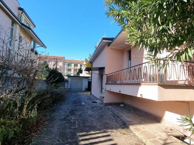 Villa Indipendente in vendita a Cernusco Sul Naviglio, Lombardia