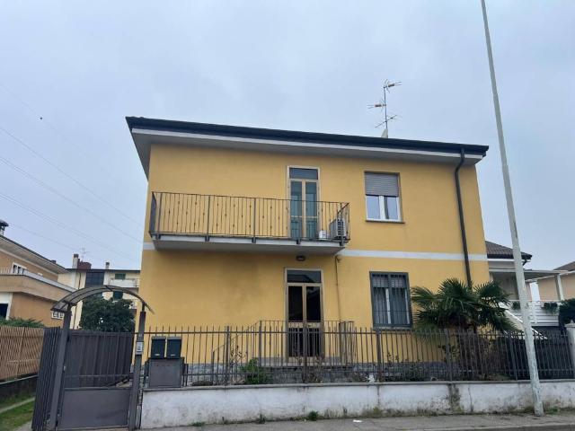 Villa Indipendente in vendita a Cernusco Sul Naviglio, Lombardia