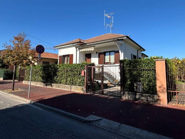 Villa Indipendente in vendita a Cernusco Sul Naviglio, Lombardia