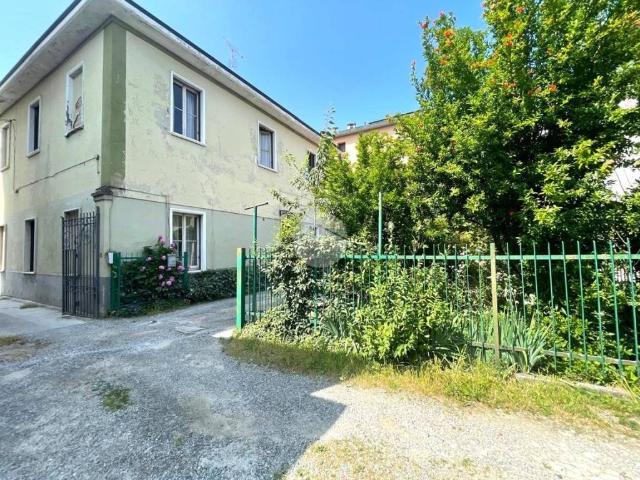 Villa Indipendente in vendita a Cernusco Sul Naviglio Villa Indipendente in vendita a Cernusco Sul Naviglio
