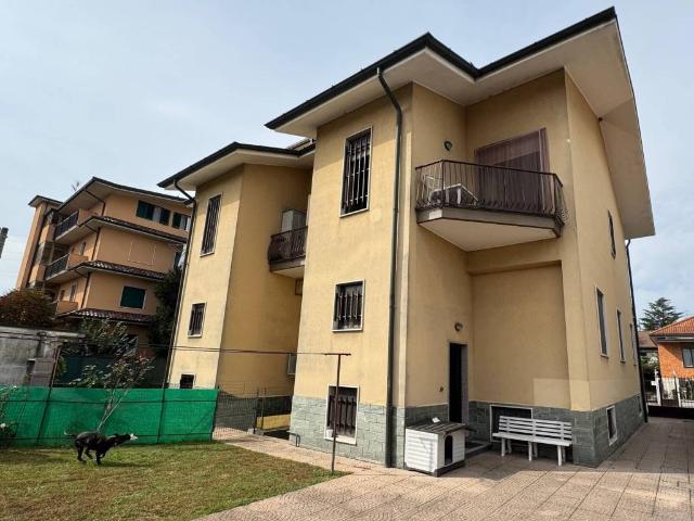 Villa Indipendente in vendita a Cernusco Sul Naviglio, Lombardia