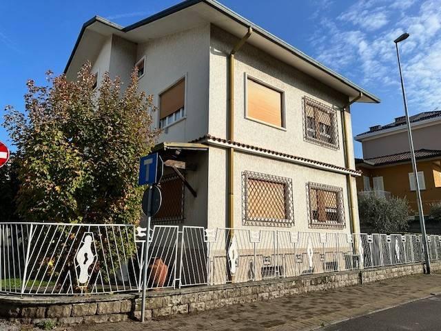 Villa Indipendente in vendita a Cascina Lenzuoletta, Cernusco Sul Naviglio