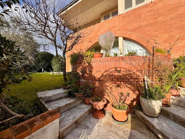 Villa Indipendente in vendita a Bassa, Cerreto Guidi