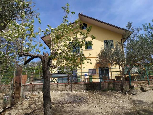 Villa Indipendente in vendita a Cerreto Sannita, Campania