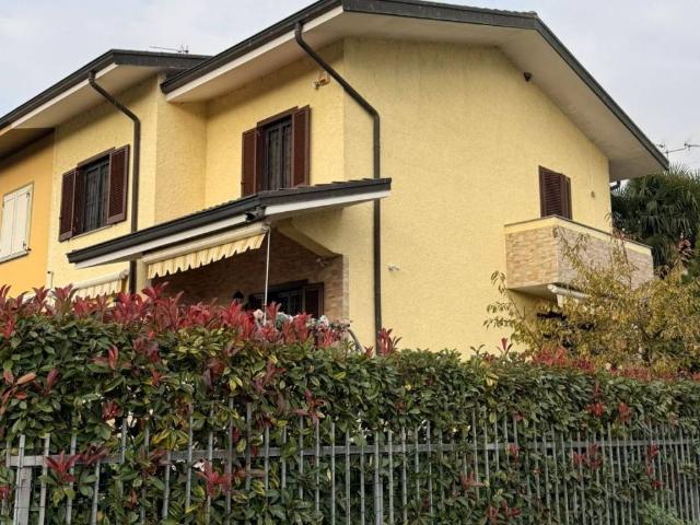 Villa Indipendente in vendita a Cerro Al Lambro, Lombardia