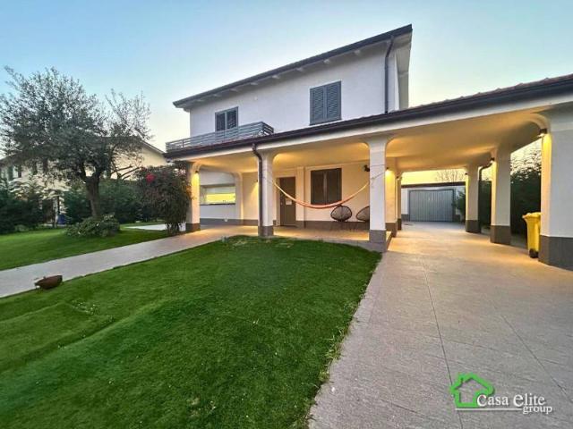 Villa Indipendente in vendita a Cerro Al Lambro, Lombardia