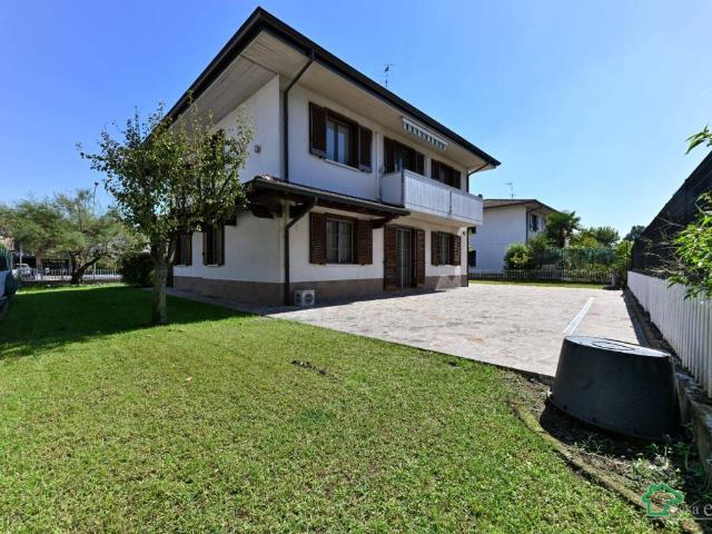 Villa Indipendente in vendita a Riozzo, Cerro al Lambro