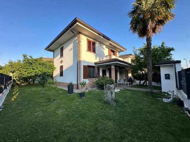 Villa Indipendente in vendita a Cerro Al Lambro, Lombardia