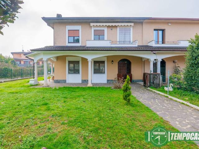 Villa Indipendente in vendita a Cerro Al Lambro, Lombardia
