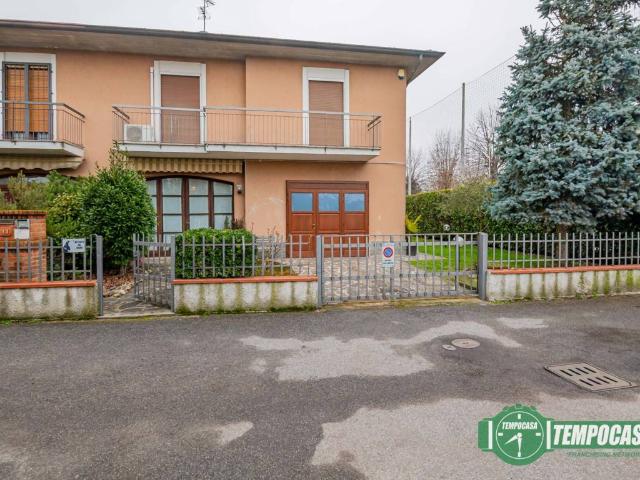Villa Indipendente in vendita a Cerro Al Lambro, Lombardia