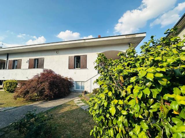 Villa Indipendente in vendita a Cantalupo, Cerro Maggiore