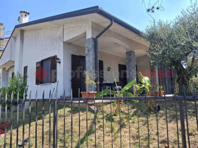Villa Indipendente in vendita a Cerro Maggiore, Lombardia