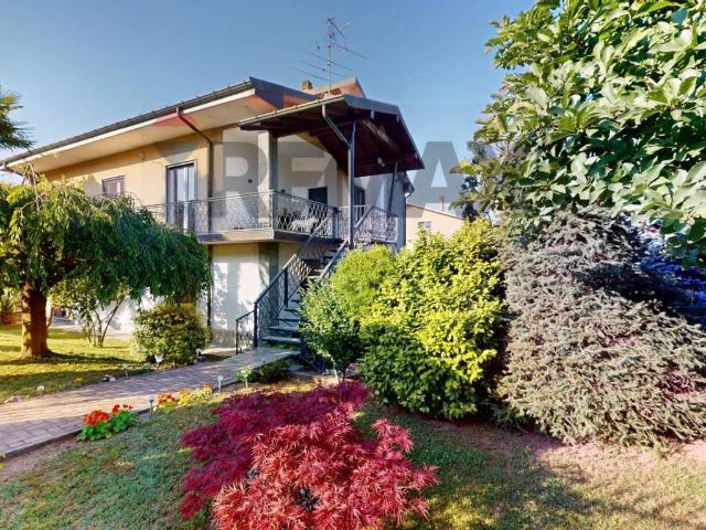 Villa Indipendente in vendita a Cantalupo, Cerro Maggiore