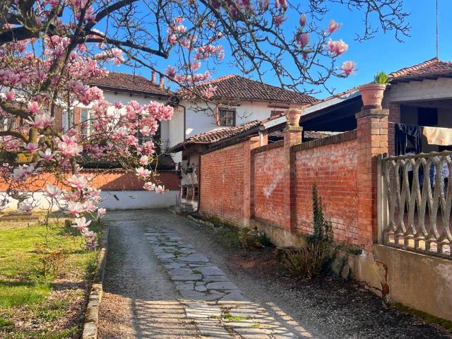 Villa Indipendente in vendita a Piemonte, Asti