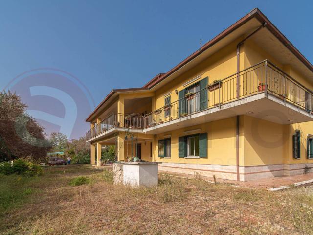 Villa Indipendente in vendita a Cervaro, Lazio