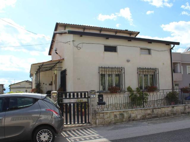 Villa Indipendente in vendita a Cervaro, Lazio
