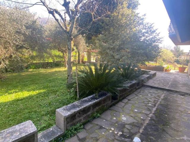 Villa Indipendente in vendita a Cervaro, Lazio