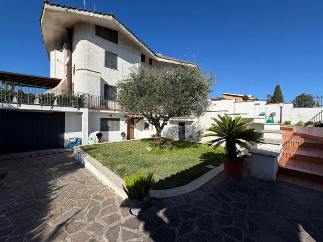 Villa Indipendente in vendita a Roma Capitale, Lazio