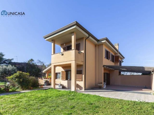 Villa Indipendente in vendita a Poggio dell'Asino, Roma Capitale