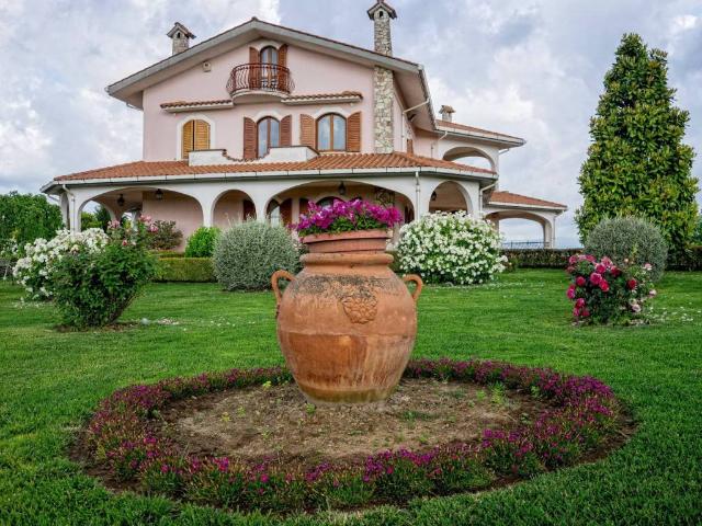Villa Indipendente in vendita a Infernaccio, Roma Capitale