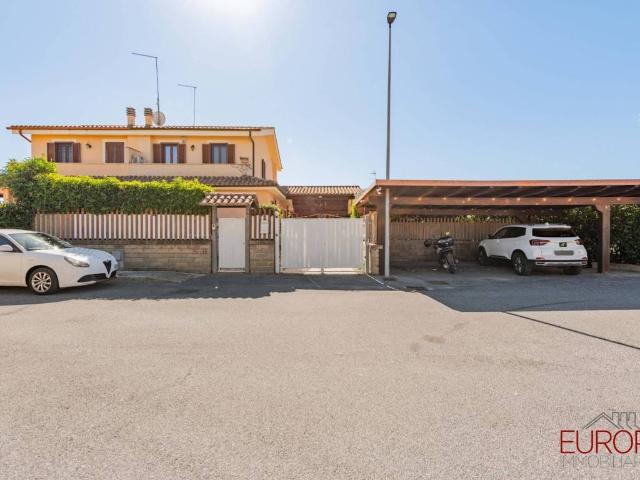 Villa Indipendente in vendita a Poggio dell'Asino, Roma Capitale