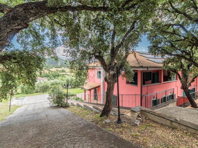 Villa Indipendente in vendita a Cerqueto, Roma Capitale