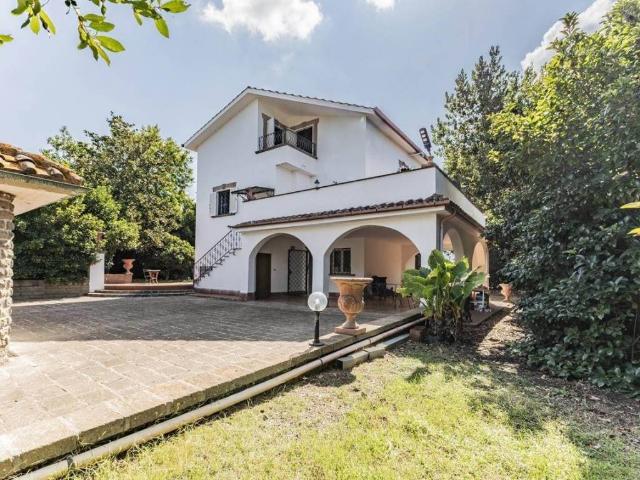 Villa Indipendente in vendita a Infernaccio, Roma Capitale