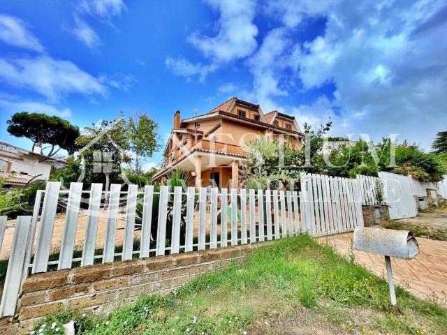 Villa Indipendente in vendita a Roma Capitale, Lazio