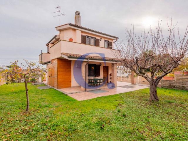 Villa Indipendente in vendita a Fontana Ficona, Roma Capitale