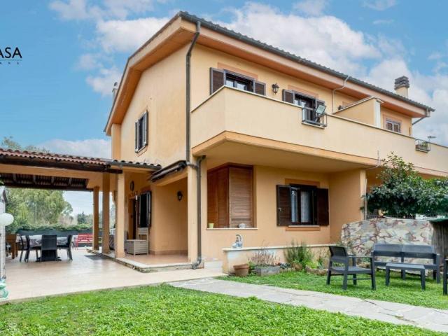 Villa Indipendente in vendita a Poggio dell'Asino, Roma Capitale