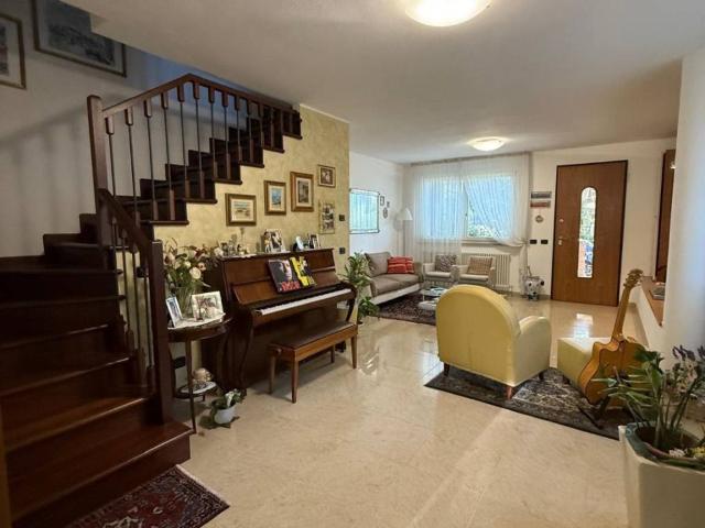 Villa Indipendente in vendita a Cervia, Reggio Emilia