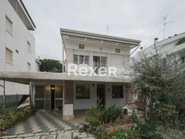 Villa Indipendente in vendita a Milano Marittima, Cervia