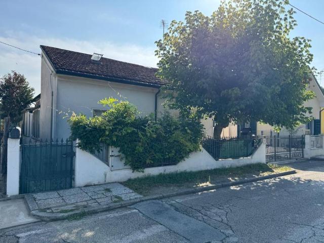 Villa Indipendente in vendita a Cervia, Reggio Emilia