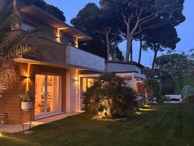 Villa Indipendente in vendita a Milano Marittima, Cervia