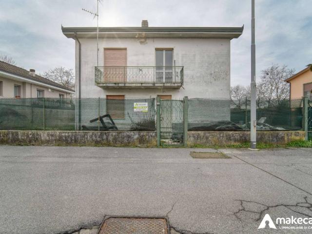 Villa Indipendente in vendita a Cervignano D'adda, Lombardia