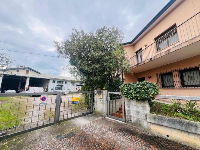 Villa Indipendente in vendita a Cervignano Del Friuli, Friuli-Venezia Giulia