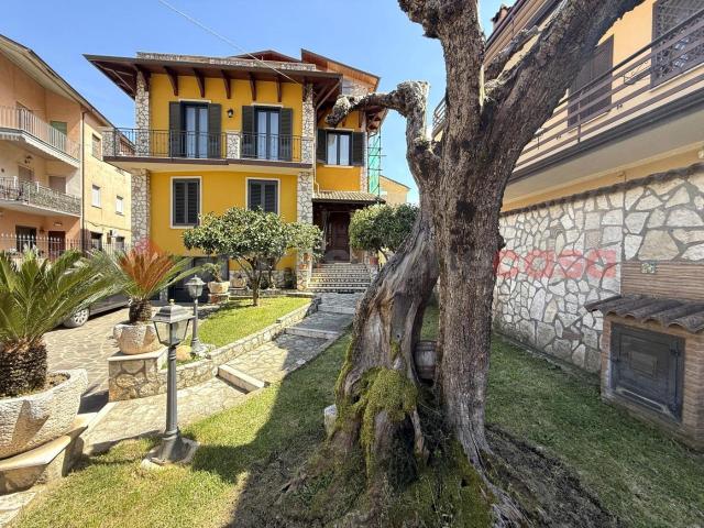 Villa Indipendente in vendita a Cervinara, Campania