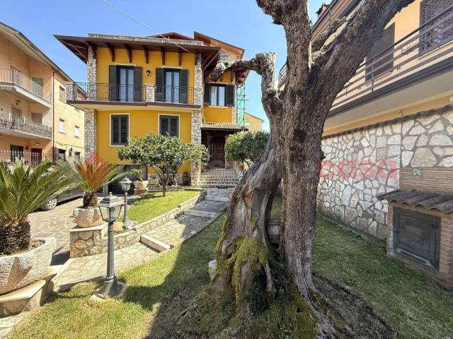 Villa Indipendente in vendita a Cervinara, Campania