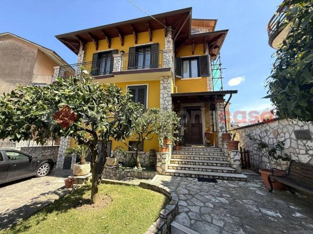 Villa Indipendente in vendita a Cervinara, Campania