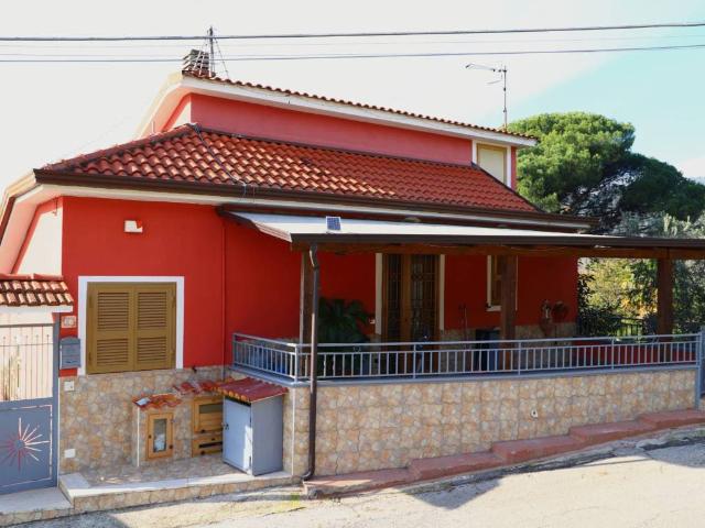 Villa Indipendente in vendita a Cervino, Campania